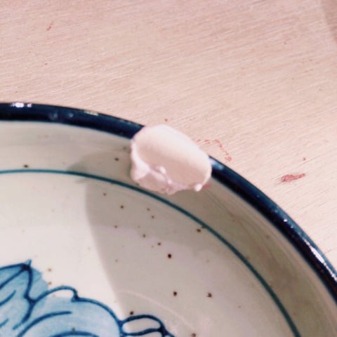 金継ぎ 欠け埋め粘土ははみ出させます