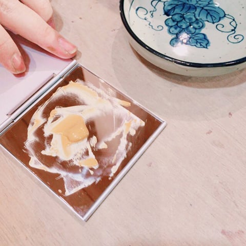 金粉とグリコール 混ぜ終わりの状態