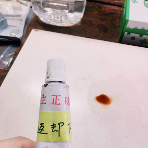 金継ぎ 定盤の上に出した生正味(きじょうみ)うるし