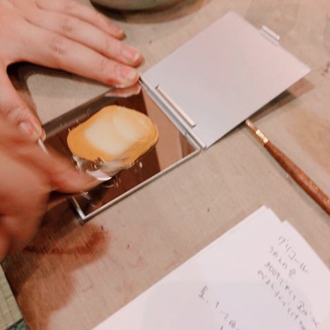 金粉とグリコールを混ぜる3
