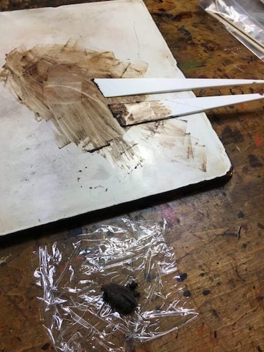 ラップに包まれた刻苧漆( こくそうるし)