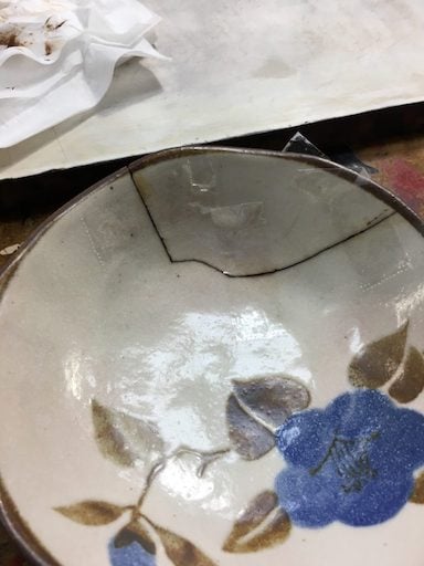 麦漆でくっつけたらセロテープで止めます